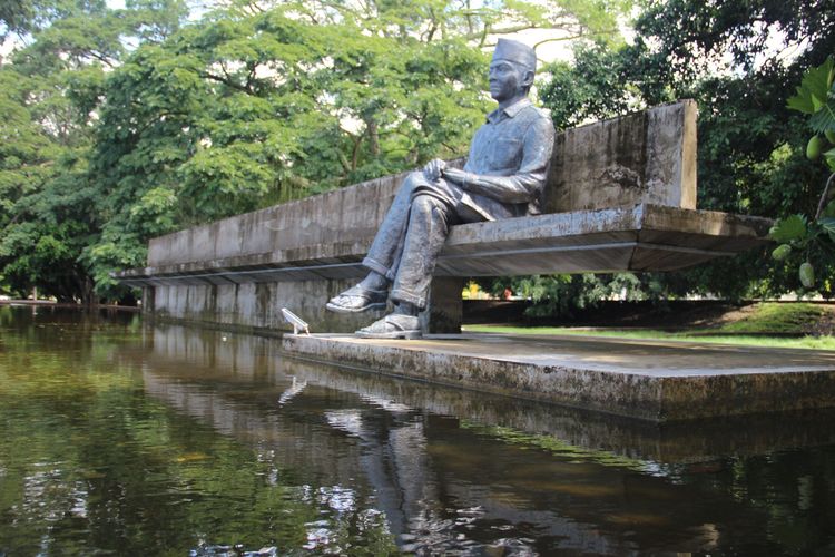 Patung Soekarno di Taman Merenung Bung Karno, Ende, Flores NTT