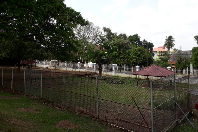 Kandang rusa yang berada di taman Griya Agung, Palembang, Sumatera Selatan terlihat kosong, Senin (24/9/2018). Biasanya, dikandang tersebut dapat dijumpai sebanyak 15 ekor rusa.