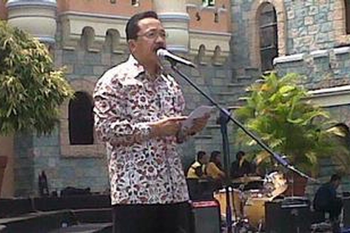 Gubernur DKI Jakarta, Fauzi Bowo, ketika memberikan sambutan pada acara Puncak Hari Internasional Penyandang Cacat di Dunia Fantasi, Ancol, Rabu (7/12/2011).