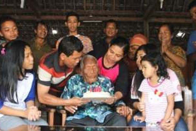 Mbah Gotho saat merayakan ulang tahun, Sabtu (31/12/2016).