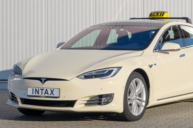 Mobil listrik Tesla dijadikan armada taksi