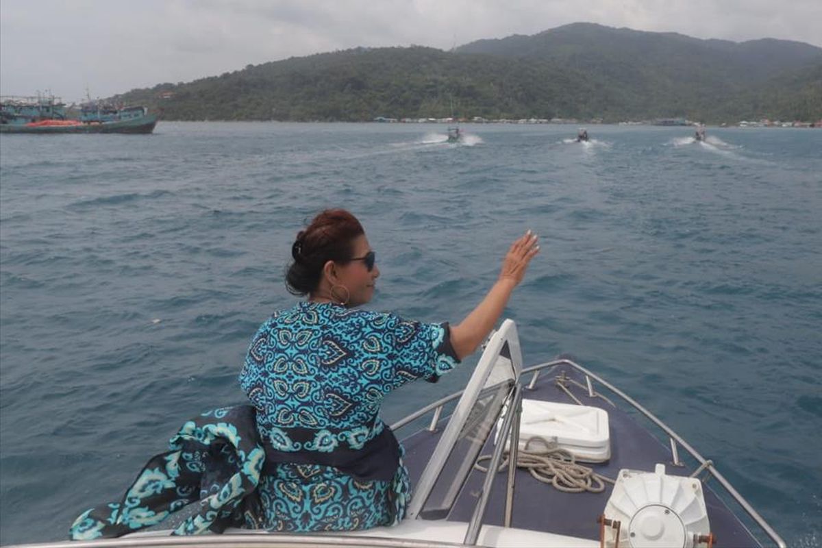 Mantan Menteri Kelautan dan Perikanan Republik Indonesia, Susi Pudjiastuti mengatakan bahwa Indoneaia merupakan negara terbesar kedua setelah Cina dalam hal penyumbang sampah laut di dunia.