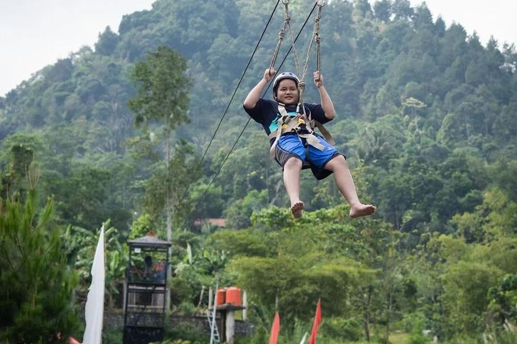 Ilustrasi flying fox di pendopo ciherang.