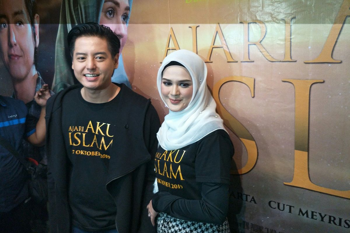 Roger Danuarta dan Cut Meyriska di Plaza Indonesia, Jakarta Pusat, Selasa (15/10/2019).