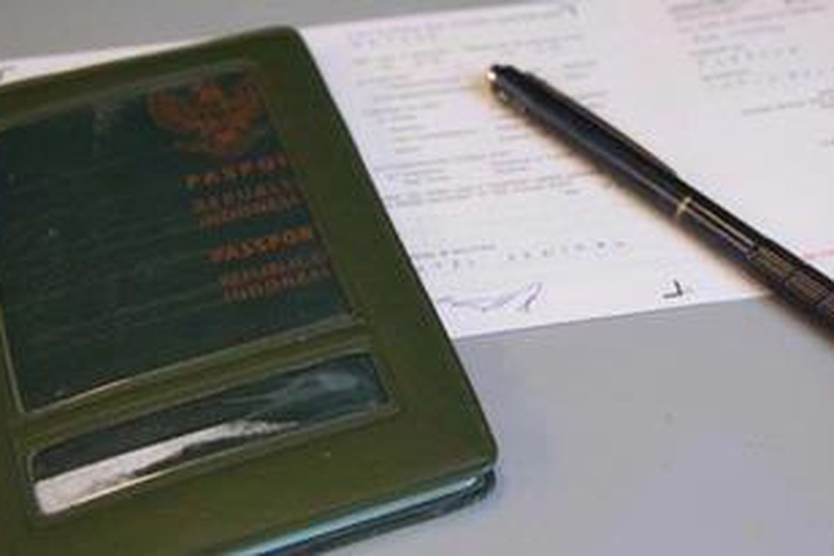 Persiapkan paspor sebelum berangkat ke luar negeri.