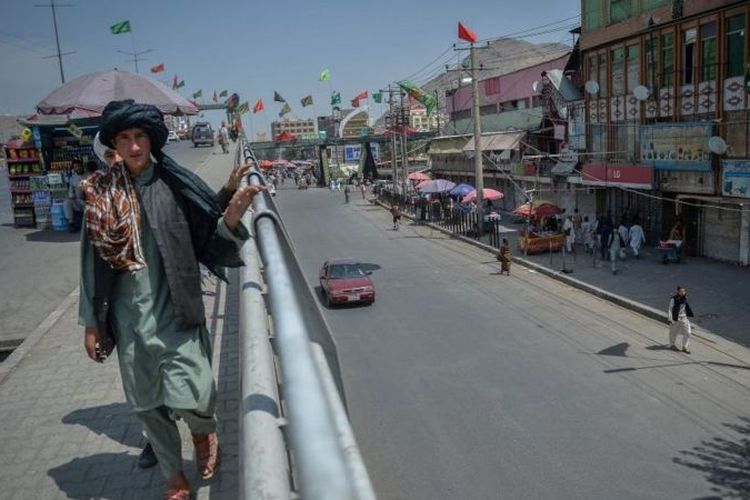 Kondisi di tengah kota Kabul Selasa (17/8/2021), jalan-jalan lengang.