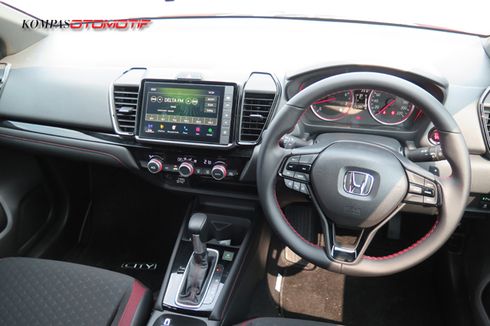 Plus Minus di Balik Nuansa Agresif Interior City Hatchback RS