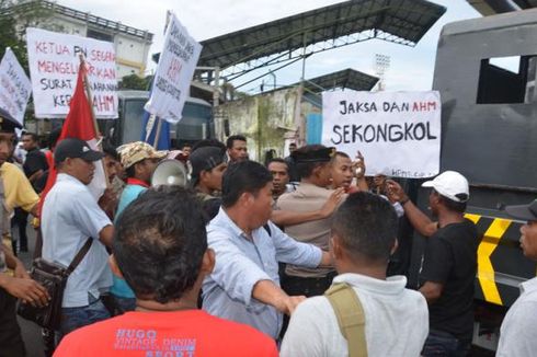 Eks Bupati Sula Terdakwa Kasus Korupsi Proyek Masjid Divonis Bebas