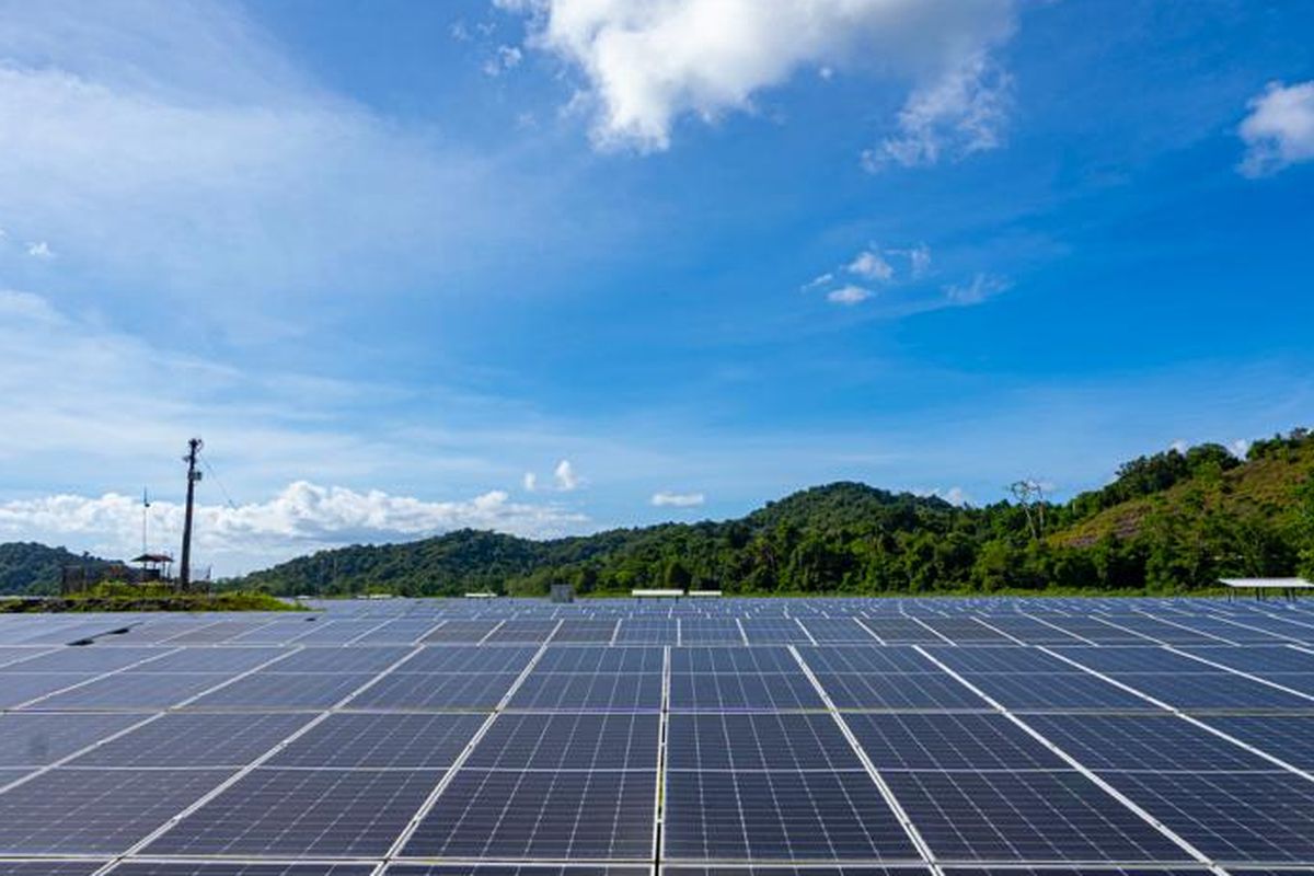Ilustrasi solar panel atau solar PV. Indonesia belum memiliki industri hulu fotovoltaik meski bahan baku melimpah.