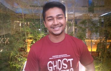 Deva Mahenra ditemui usai screening dan jumpa pers film Ghost Writer di XXI Epicentrum, Kuningan, Jakarta Selatan, Selasa (28/5/2019),