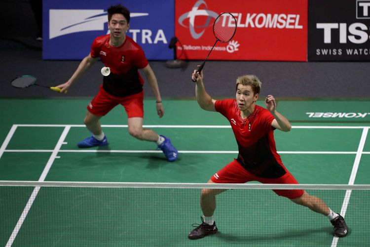 Ganda putra Indonesia, Marcus Fernaldi Gideon - Kevin Sanjaya Sukamuljo bertanding melawan ganda putra Indonesia, Fajar Alfian - Muhammad Rian Ardianto pada pertandingan final Asian Games 2018 di Istora Senayan, Jakarta, Selasa (28/8/2018). Mereka berhasil menyabet medali emas.