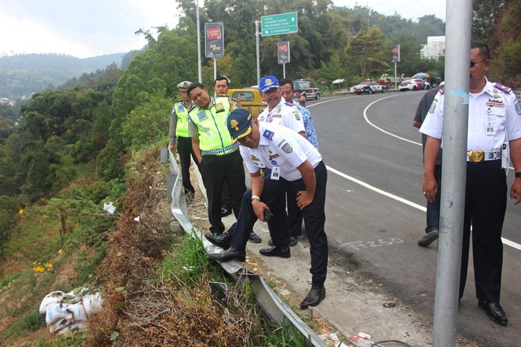 Dinas Perhubungan Jawa Timur melakukan sidak jalur maut Sarangan Magetan dimana sebulan terakhir di jalur tersebut telah terjadi 4 kecelakaan maut yang menewaskan 3 orang.