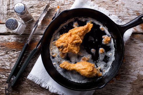 4 Cara Goreng Ayam Tepung agar Matang Merata dan Tidak Berminyak 