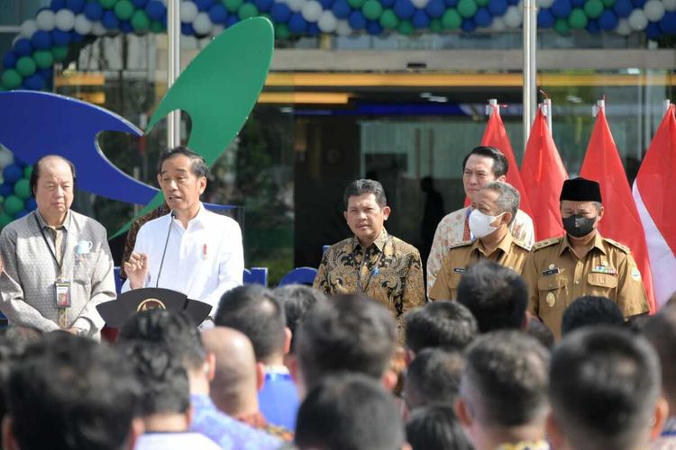 Presiden Joko Widodo saat meresmikan Mayapada Hospital Bandung (MHBD) di Jalan Buah Batu, Kota Bandung, Jawa Barat, Senin (6/3/2023) pagi.