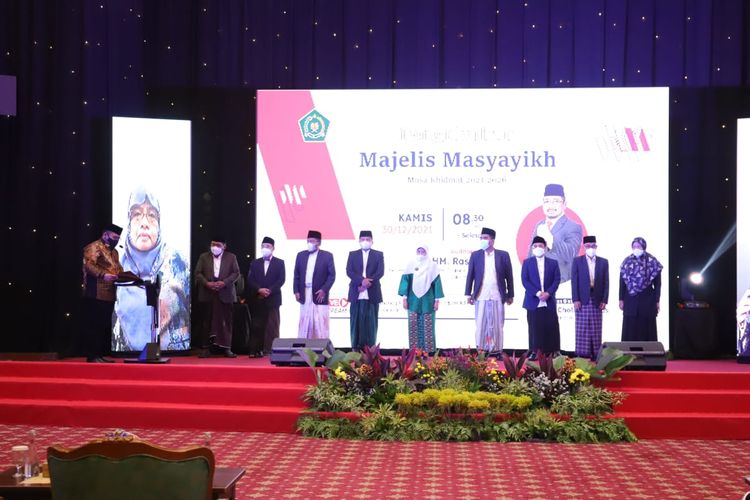 Menteri Agama Yaqut Cholil Qoumas mengukuhkan sembilan orang kiai sebagai Majelis Masyayikh, Kamis (30/12/2021).