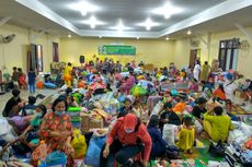 Korban Banjir di Medan Tidur Beralaskan Tikar, Kemensos Geser Logistik dari Palembang