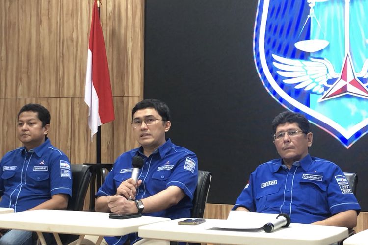 Koordinator Juru Bicara Partai Demokrat Herzaky Mahendra Putra di kantor DPP Partai Demokrat, Jalan Proklamasi, Menteng, Jakarta, Rabu (12/4/2023). 