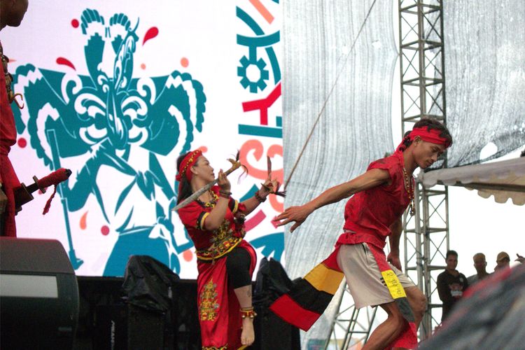  Pemerintah Kabupaten Lamandau menggelar festival budaya bertajuk Lamandau Festival 2025 di Alun-Alun Kota Nanga Bulik, Lamandau, Kalimantan Tengah hingga 14 November 2025 mendatang. Ada beragam acara yang dihadirkan mulai dari Festival Babukung, Lamandau Expo, dan konser musik dalam acara Lamandau Festival 2025.