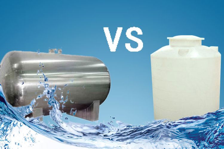 Ilustrasi tandon air baja versus tandon air plastik