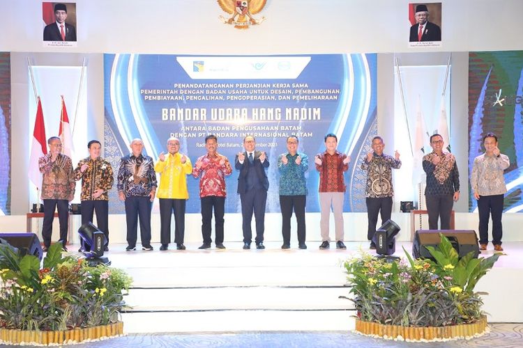 Pihak BP Batam dan konsorsium pada penandatanganan Perjanjian Kerja Sama Pemerintah dengan Badan Usaha (KPBU) Bandar Udara Hang Nadim. 