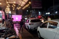 Debat Pilkada Tasikmalaya, Warga Nobar di Pinggir Jalan Samping Lokasi Acara