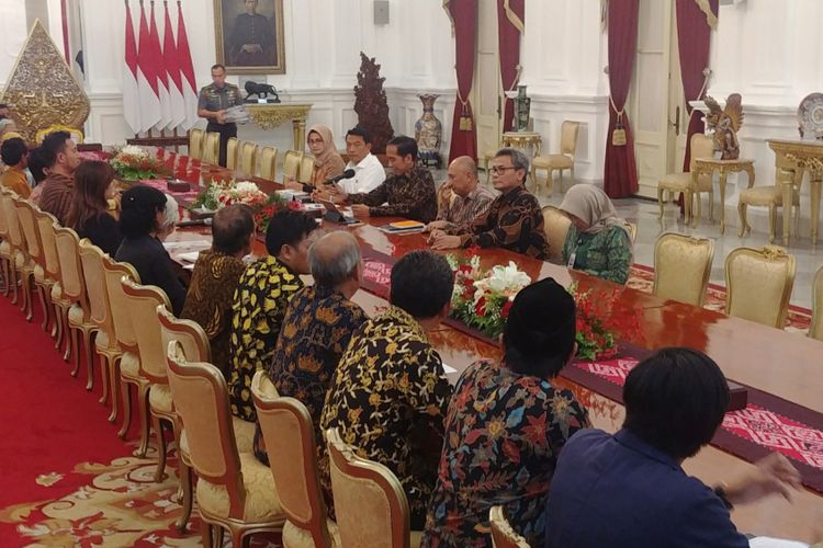 Presiden Jokowi bertemu peserta aksi kamisan di Istana Negara, Kamis (31/5/2018).