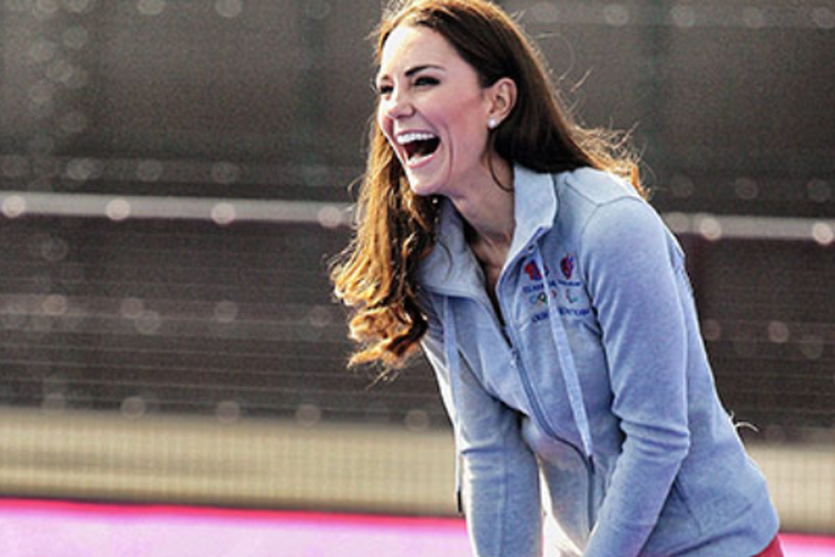 Kate Middleton  tampil dengan jaket sporty