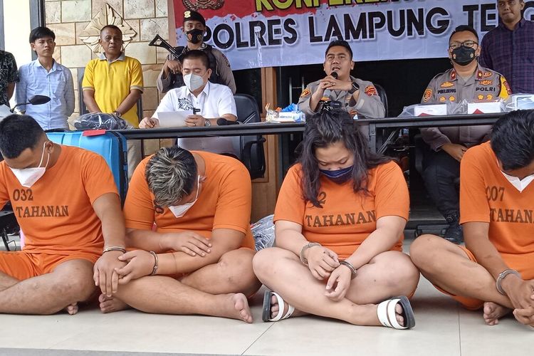 Para pelaku pembunuhan pengusaha papan bunga di Lampung yang telah ditangkap aparat Polres Lampung Tengah, Rabu (29/6/2022).
