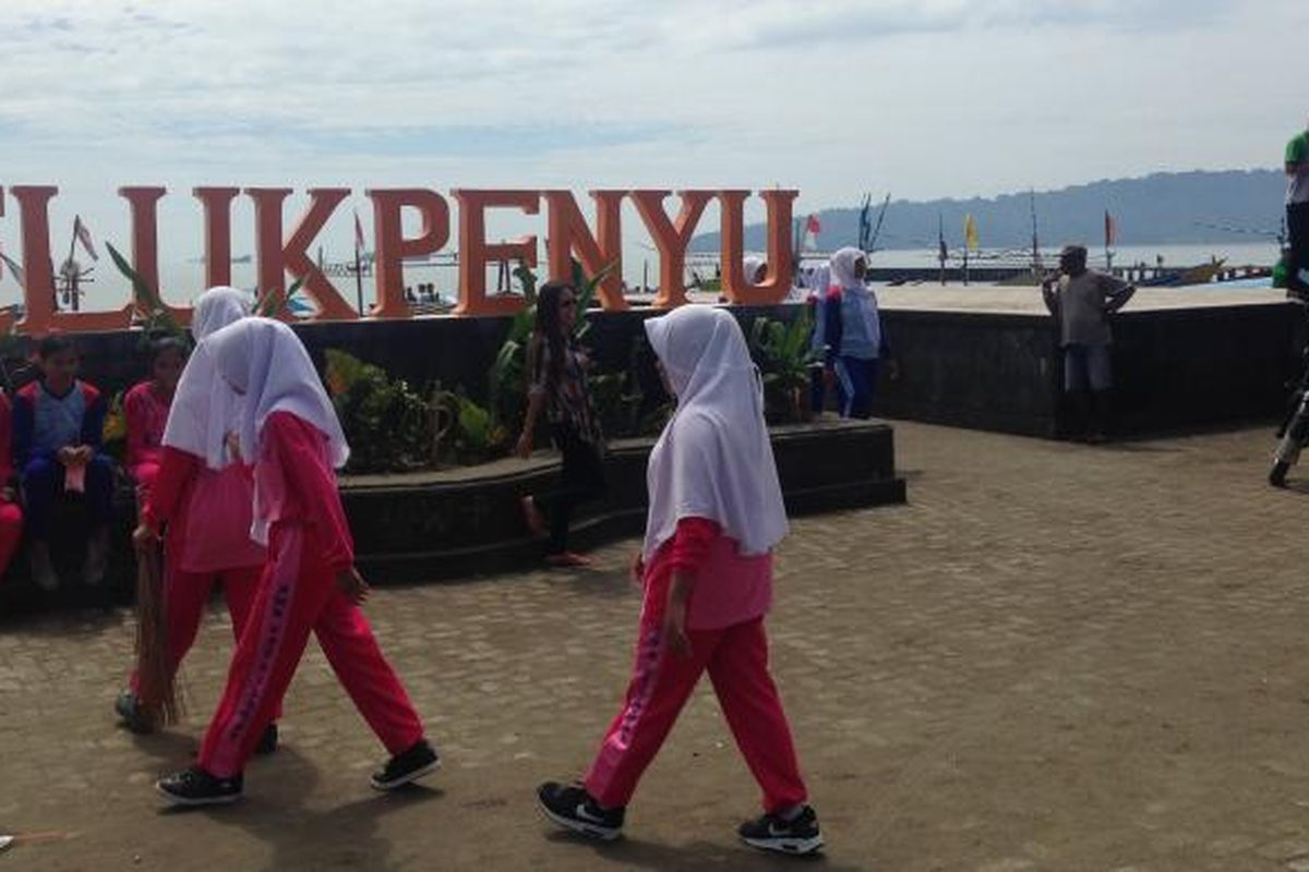 Pantai Teluk Penyu Cilacap