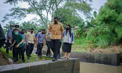 Cegah Banjir, Walkot Bobby Minta Perangkat Daerah Medan Johor Manfaatkan Karung Goni Jadi Tanggul