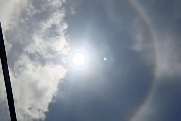 Fenomena Halo Matahari Terlihat di Langit Sampang, BMKG Beri Penjelasan