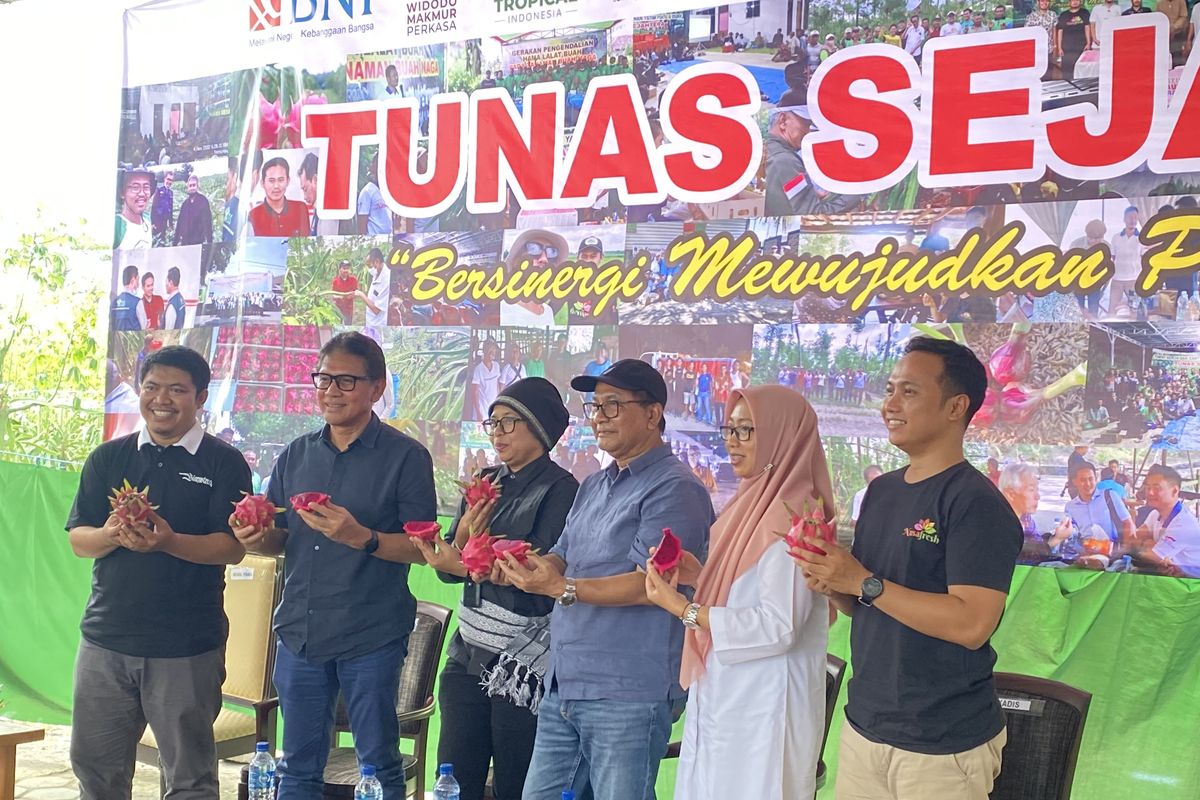 Yayasan Dharma Bhakti Astra (YDBA) saat mengunjungi Kelompok Tani Tunas Sejahtera di Desa Temurejo, Kabupaten Banyuwangi, Jawa Timur, Rabu (7/8/2024).