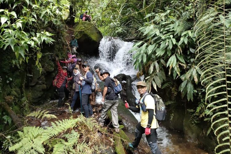 Kegiatan wisata alam di Desa Wisata Alamendah, Kabupaten Bandung