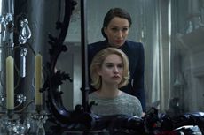 Lily James dan Armie Hammer Beradu Peran dalam Film Rebecca, Segera di Netflix
