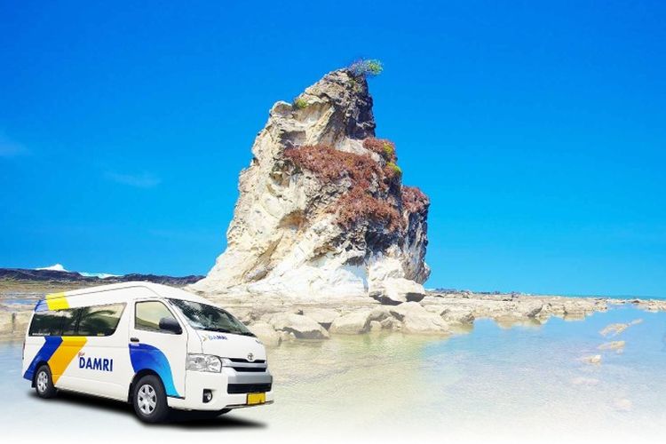 DAMRI melayani rute Stasiun Rangkasbitung-Pantai Sawarna di Banten dengan tarif mulai Rp 50.000.