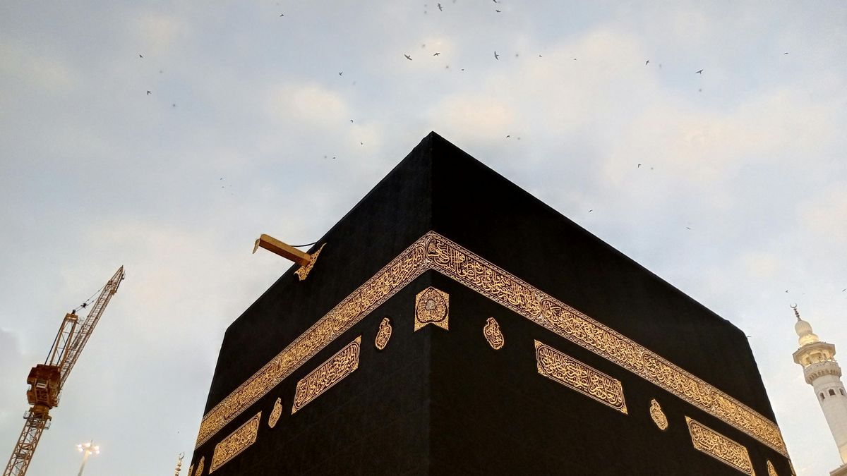 Tradisi Tahunan Dimulai, Ka'bah Dicuci dengan Air Zamzam dan Air Mawar pada 15 Muharram 1448 H