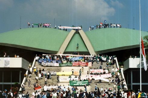 20 Tahun Reformasi, Kisah Mahasiswa Kuasai Gedung DPR pada 18 Mei 1998