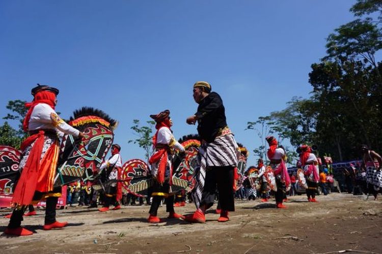 Festival Jatilan tingkat Kabupaten Klaten Tahun 2018 di Lapangan Desa Kaputran Kecamatan Kemalang Selasa (24/07/2018).
