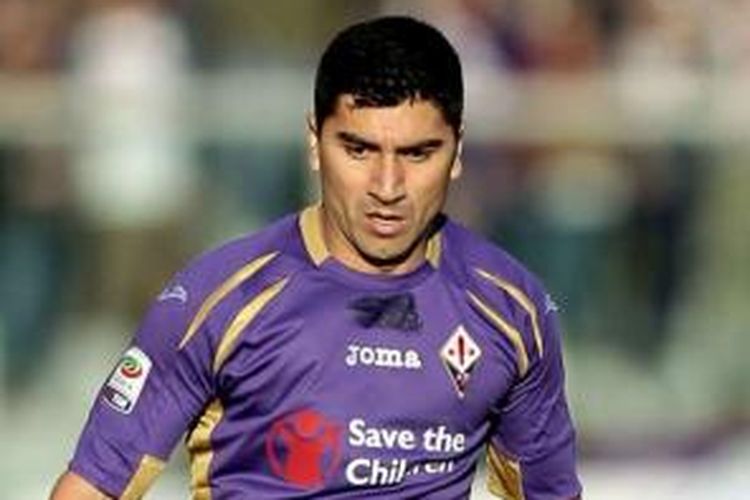 Striker Fiorentina, David Pizarro. 