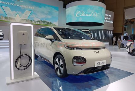 Wuling Cloud EV Resmi Diperkenalkan di Indonesia Saat IIMS 2024