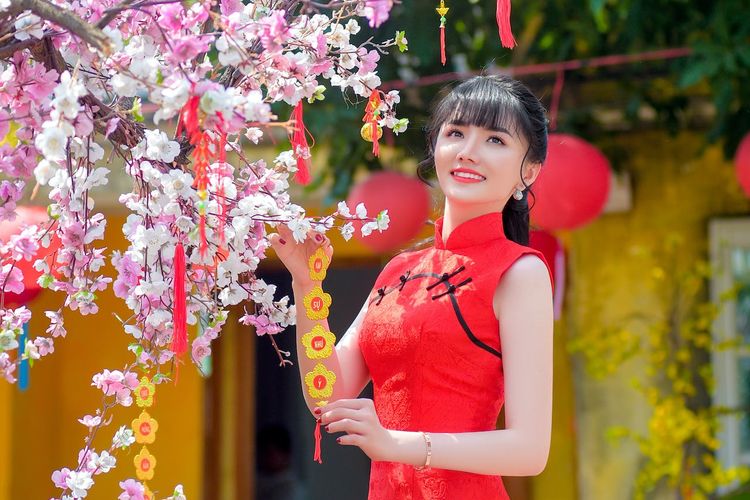 5 Toko Online yang Menjual Cheongsam Wanita Modern