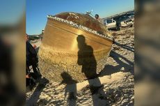 Benda Misterius Besar Jatuh dari Langit di Pantai Australia