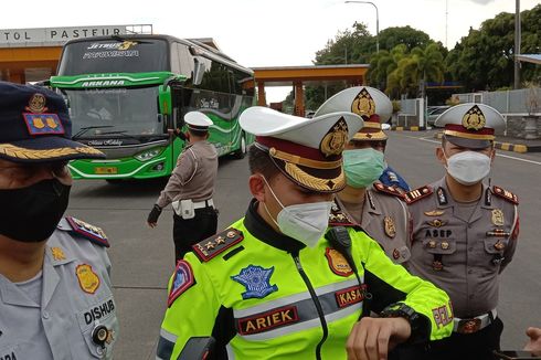 Tak Hanya Terapkan Ganjil Genap di Gerbang Tol, Polisi Juga Tutup 3 Jalan di Bandung