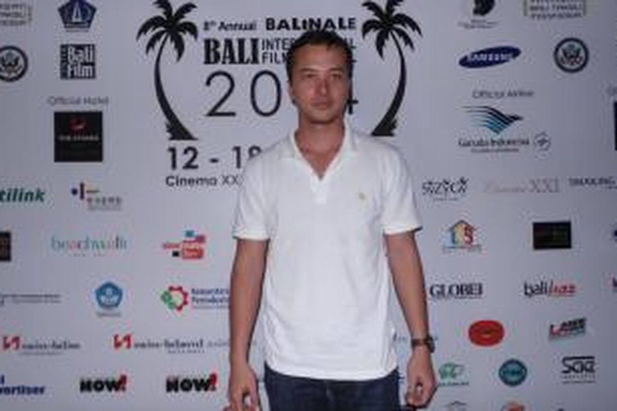 Nicholas Saputra hadir pada Free Open Air Cinema Bali International Film Festival 2014, di Wooden Deck, Beachwalk Mall, Kuta, Bali, Jumat (17/10/2014) malam.