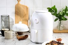 Jangan Memasukkan Piring Kertas ke Air Fryer, Ini Sebabnya