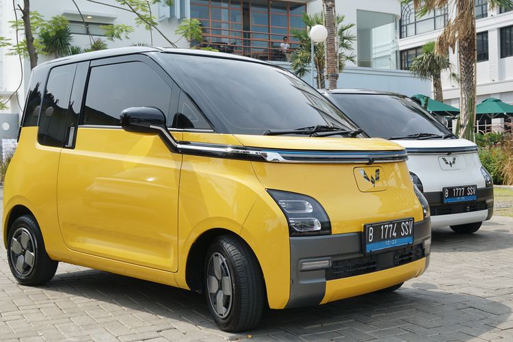 Wuling Air ev dapat penghargaan pendatang baru terbaik dari Otomotif Award 2023