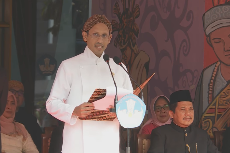 Nadiem Makarim saat memberikan pidato di Upacara Hari Peringatan Sumpah Pemuda di kantor Kemendikbud di Jakarta, Senin (28/10/2019).