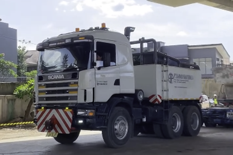 Mobilisasi Girder PCU di sekitar Mall Ciputra Cibubur