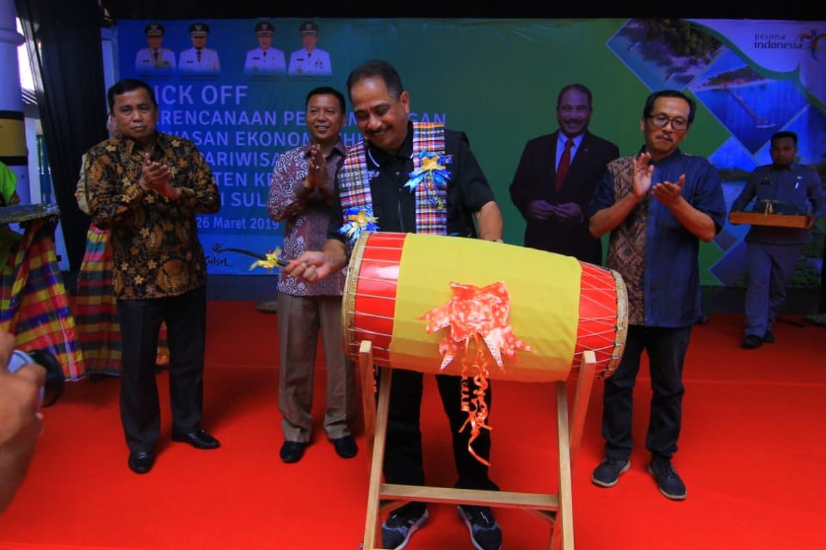 Menteri Pariwisata RI Arief Yahya lakukan kick off Perencanaan Pengembangan Kawasan Ekonomi Khusus (KEK) parisiwata Kabupaten Kepulauan Selayar yang ditandai dengan penabuhan gendang di Pendopo Rumah Jabatan Bupati, Selasa (26/3/2019).