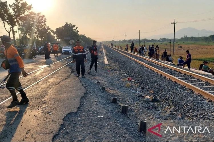 KA Logawa Tabrak Truk di Perlintasan Nganjuk, Perjalanan Kereta Api Argo Semeru hingga Brantas Terdampak